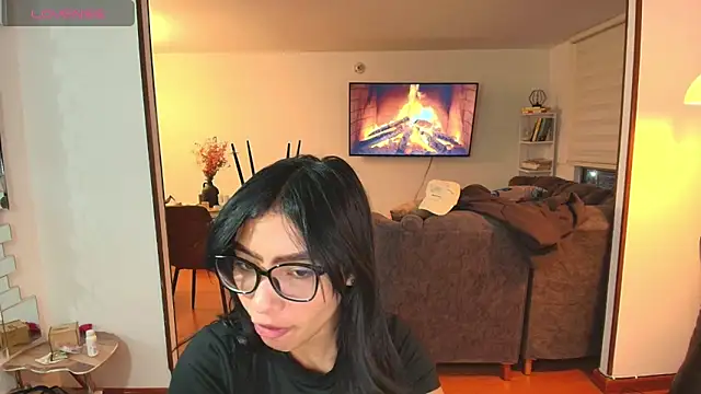 samy jonnes  online show from April 23, 11:18 pm