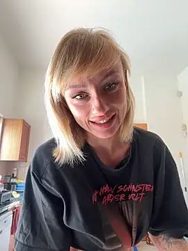 Snapshot of haileyhope_ chatting on October 3, 8:52 am haileyhope  online show from October 3, 8:52 am