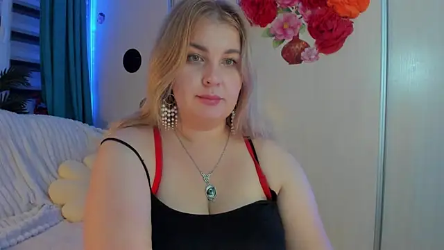 Snapshot of CoraSwon chatting on October 20, 9:40 pm CoraSwon online show from October 20, 9:40 pm