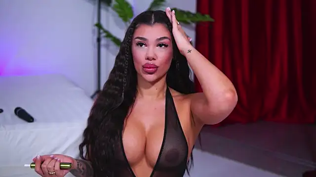 Snapshot of NatyDesiree chatting on October 4, 9:15 am NatyDesiree online show from October 4, 9:15 am