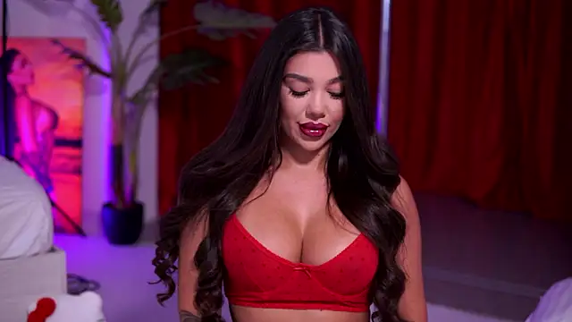 NatyDesiree online show from February 5, 8:01 pm