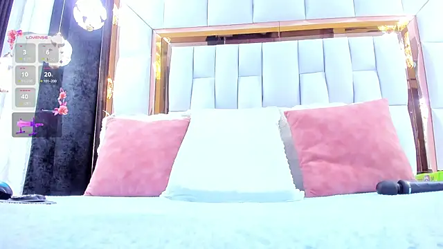 RileySweett online show from April 9, 11:59 am