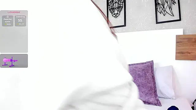 nahomiidasilva  online show from February 17, 7:13 pm