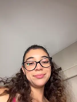 uniquerossie online show from January 19, 8:21 am