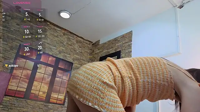 daniela xue online show from November 18, 8:32 pm