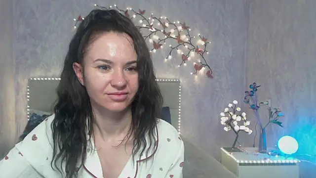 KaraCriegs online show from March 10, 3:10 am