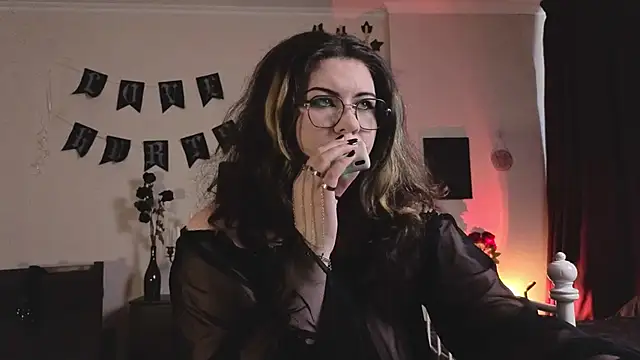 Laura Karamazov online show from February 13, 9:55 am