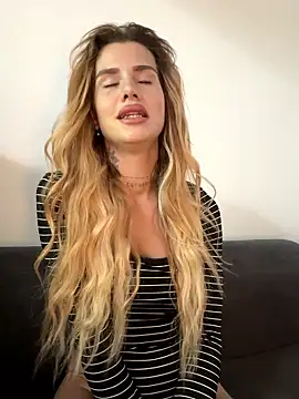 EmiliaCatalina online show from January 14, 8:14 pm