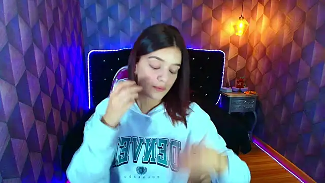 LiaHarryis online show from February 17, 6:51 pm