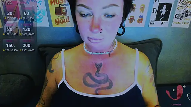 EllieOz online show from May 11, 6:05 pm