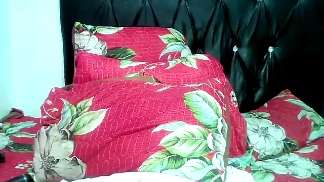 Hotxchickk online show from December 21, 8:18 am