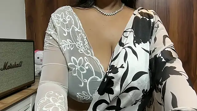 julie 08 online show from April 12, 7:49 pm