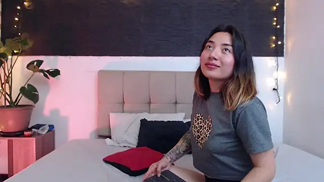 anaroman01 online show from April 11, 2:50 am