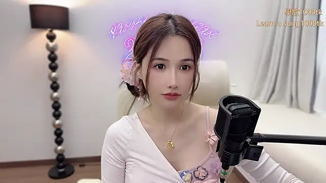 babykitty- online show from April 1, 10:05 am