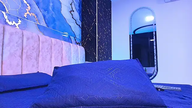 arl chloee online show from April 15, 3:18 am