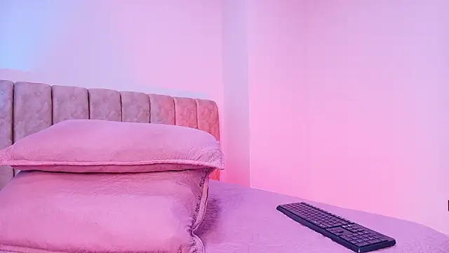 arl chloee online show from February 20, 3:05 am