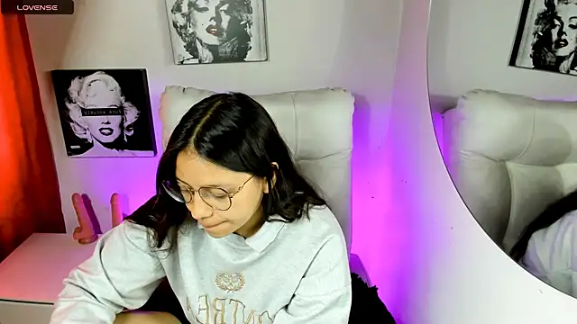 SamanthaRoldaan online show from April 8, 3:14 pm