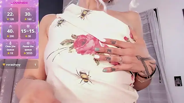 I Am Anniee online show from November 13, 2:05 pm