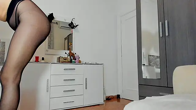 anisialuna  online show from March 10, 7:45 am