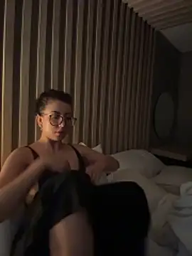 EmaSaenz online show from March 7, 12:50 am