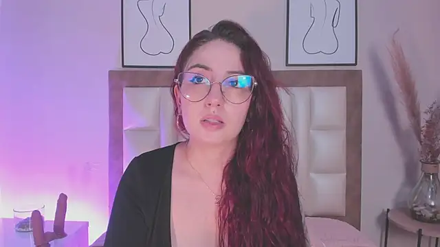 Snapshot of Emilywatsonn chatting on October 1, 12:37 am Emilywatsonn online show from October 1, 12:37 am