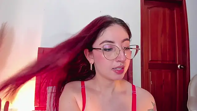 Snapshot of Emilywatsonn chatting on September 12, 12:55 am Emilywatsonn online show from September 12, 12:55 am