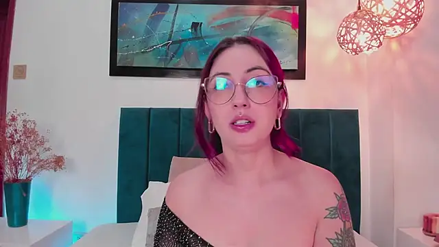 Snapshot of Emilywatsonn chatting on September 11, 12:44 am Emilywatsonn online show from September 11, 12:44 am