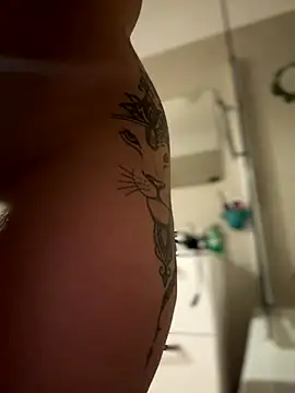 babyyboomm online show from September 12, 7:10 pm