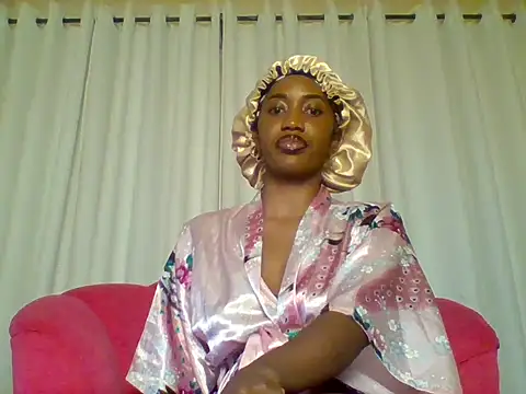 Snapshot of Queeen_model chatting on October 6, 9:30 pm Queeen model online show from October 6, 9:30 pm