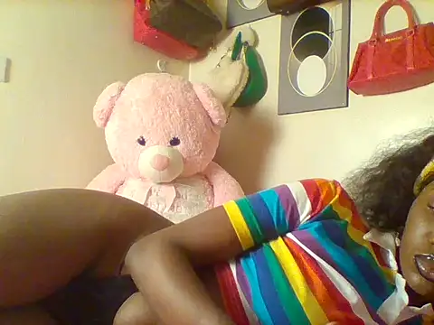 Snapshot of Queeen_model chatting on October 10, 5:18 pm Queeen model online show from October 10, 5:18 pm