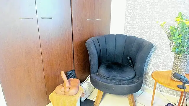 mabelsaravia online show from April 20, 7:39 pm