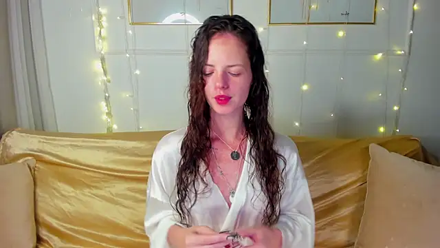 Snapshot of RubyAttwood chatting on October 18, 4:21 pm RubyAttwood online show from October 18, 4:21 pm