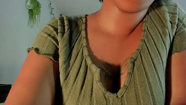 Snapshot of Alika01 chatting on September 13, 1:41 pm Alika01 online show from September 13, 1:41 pm