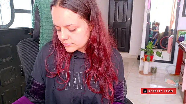 Scarletleon77 online show from August 3, 6:02 pm