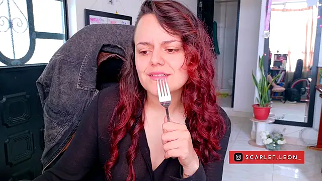 Scarletleon77 online show from June 24, 6:40 pm