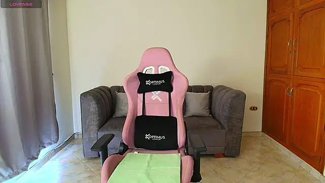 lili jade222 online show from February 14, 1:35 pm