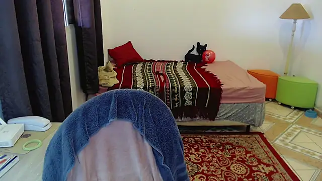 Sophie Fantasys online show from April 18, 7:07 pm