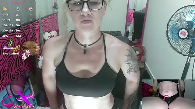 ViickySexy online show from October 10, 8:14 pm