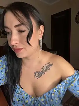 Snapshot of Roxana_Bell chatting on September 9, 7:02 pm Roxana Bell online show from September 9, 7:02 pm