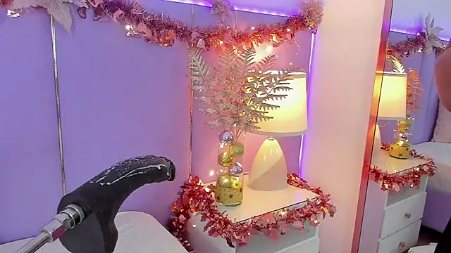 SophyRuiz  online show from December 15, 11:59 am