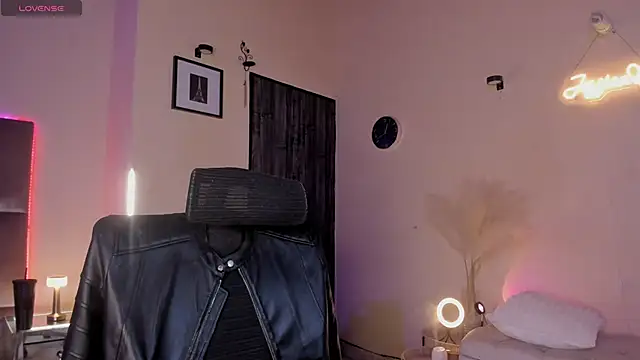 Jess Collen online show from April 20, 5:43 am