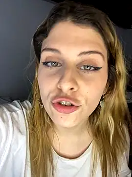 Snapshot of FlorBich chatting on September 19, 10:09 pm FlorBich online show from September 19, 10:09 pm