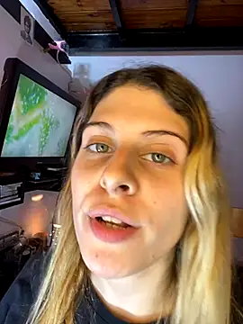 Snapshot of FlorBich chatting on October 15, 1:46 pm FlorBich online show from October 15, 1:46 pm