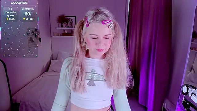 Lil Amelie online show from May 15, 9:34 am