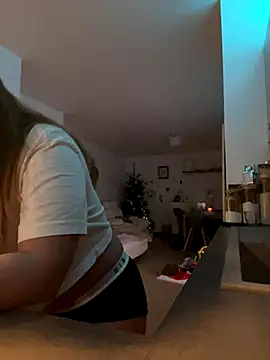 lyajoliee online show from January 6, 4:27 am