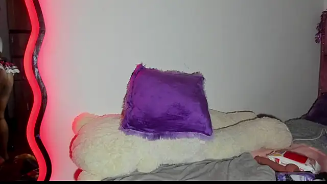 ladyrd1 online show from September 23, 5:05 am