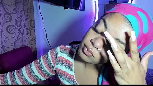 ladyrd1 online show from September 16, 7:05 am