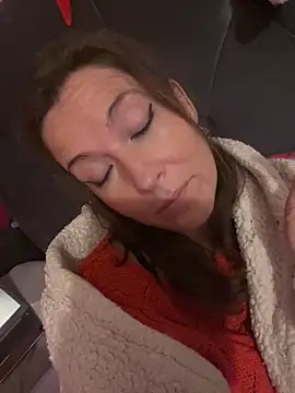 Snapshot of Lwhite1 chatting on October 29, 12:48 am Lwhite1 online show from October 29, 12:48 am