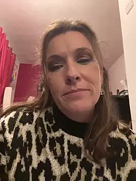 Snapshot of Lwhite1 chatting on October 16, 10:34 pm Lwhite1 online show from October 16, 10:34 pm