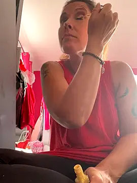 Snapshot of Lwhite1 chatting on September 8, 4:06 pm Lwhite1 online show from September 8, 4:06 pm